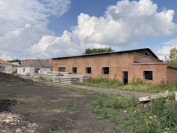 Здание, 318 м²