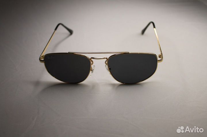 Солнцезащитные очки RAY BAN