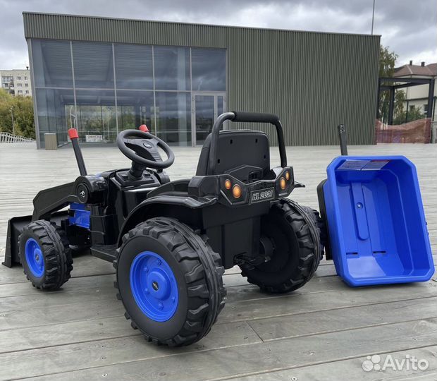 Электромобиль трактор погрузчик с ковшом и пультом