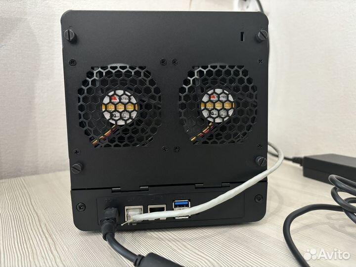 Сетевое хранилище Synology DS423