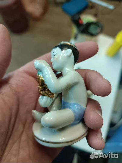 Мальчик с виноградом лфз