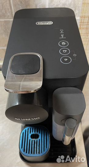 Кофемашина De'Longhi Lattissima One EN510