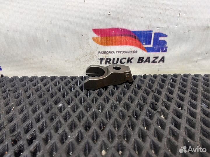 1729620 Кронштейн форсунки