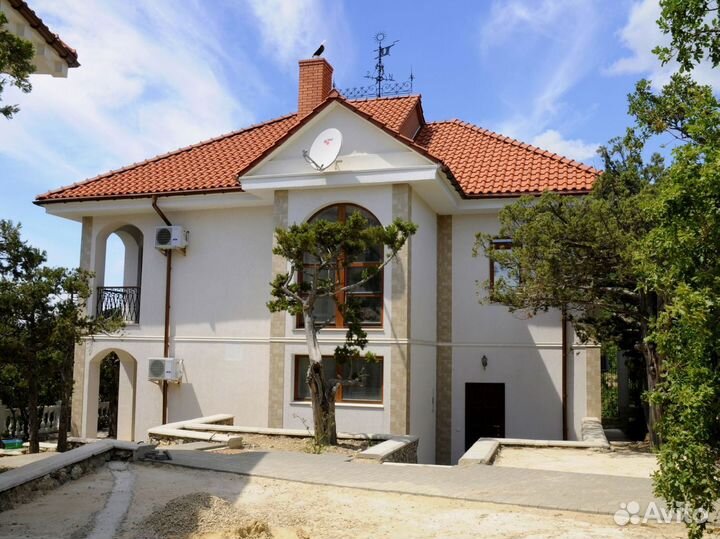 Фасадный декор дома / Оконное обрамление