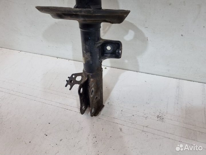 Амортизатор передний левый Toyota Camry V70 2018