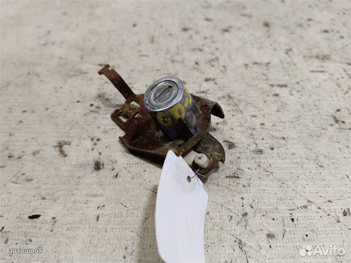 Личинка ручки двери правой Mazda 626 GD 87-92г