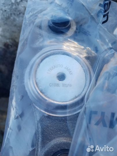 Нижняя левая передняя шаровая toyota cresta 100