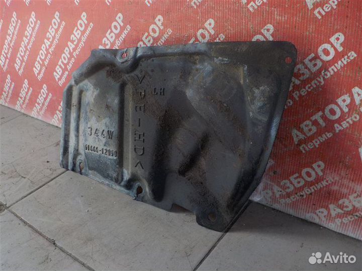 Пыльник двигателя передний левый Toyota Corolla