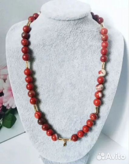 Комплект украшений из яшмы