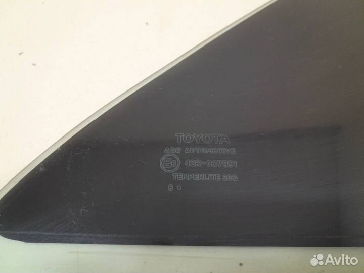 Стекло двери задней правой форточка Toyota Camry V
