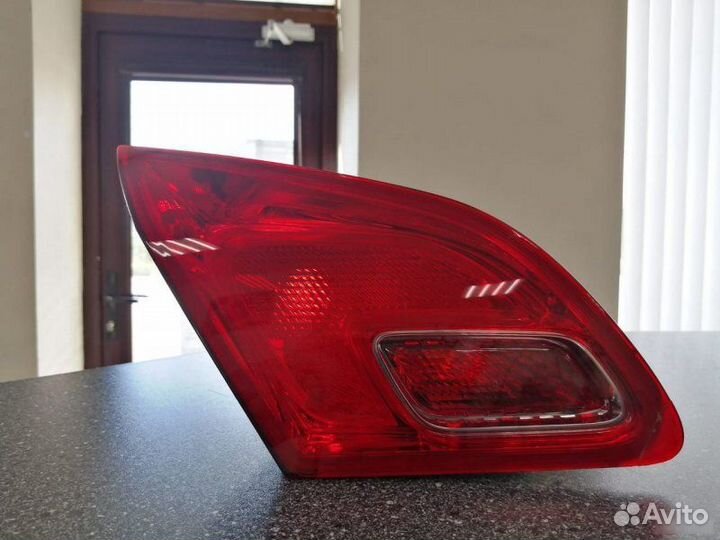Фонарь задний левый внутренний Opel Astra J