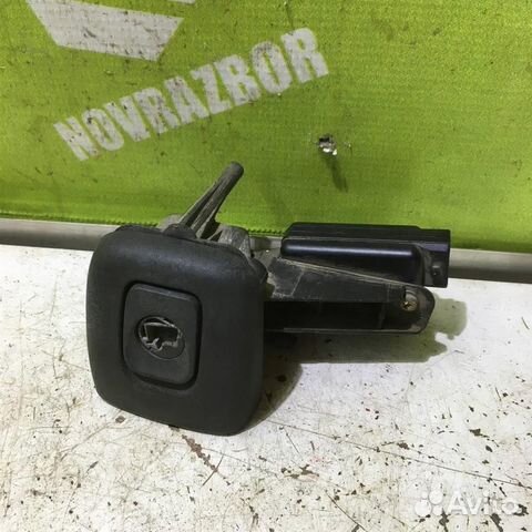 Кнопка открывания багажника Рено Клио 2 Симбол