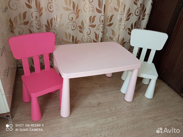 Продам детский столик и два стульчика Стол