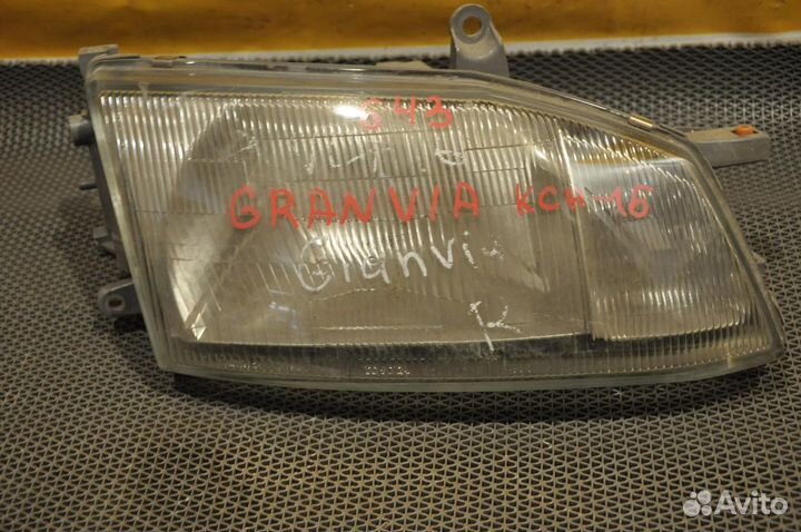 Фара правая toyota granvia KCH16W