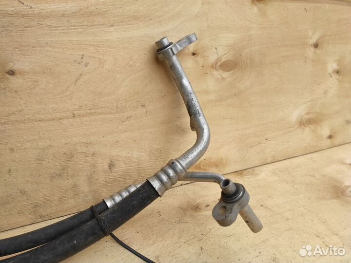 Трубка кондиционера Z16XEP Z18XER Опель Вектра Ц