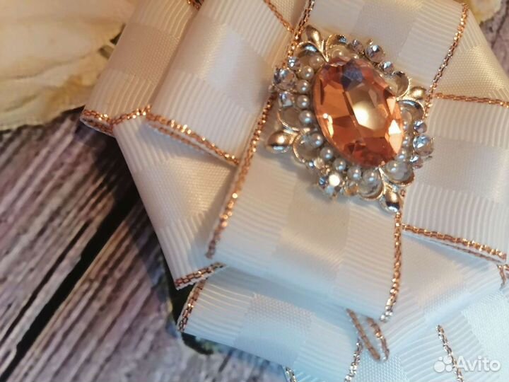 Галстук - брошь, различные варианты