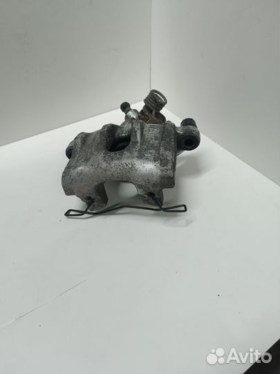 Форд Фокус 3 суппорт тормозной задний правый