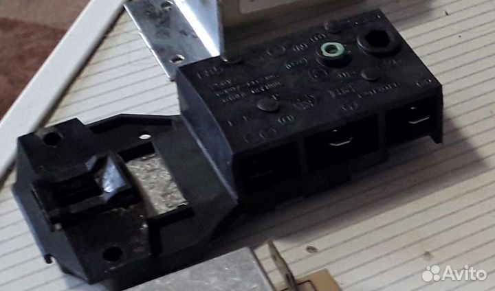 Замок от машинки indezit