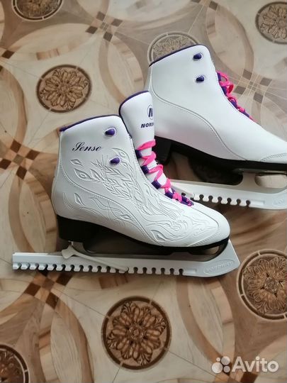 Коньки фигурные новые утеплённые, Р-р 41