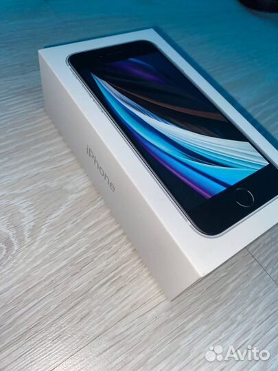iPhone SE, 64 ГБ