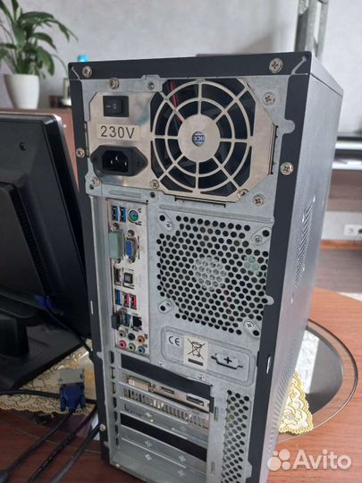 Системный блок+монитор с клавиатурой
