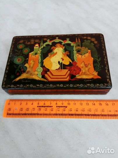 Старинная шкатулка 