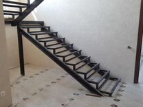 Лестница на металлокаркасе с площадкой