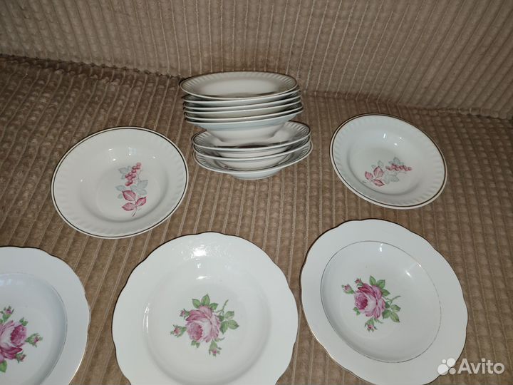 Набор столовой посуды, тарелки