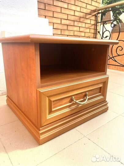 Тумбочка