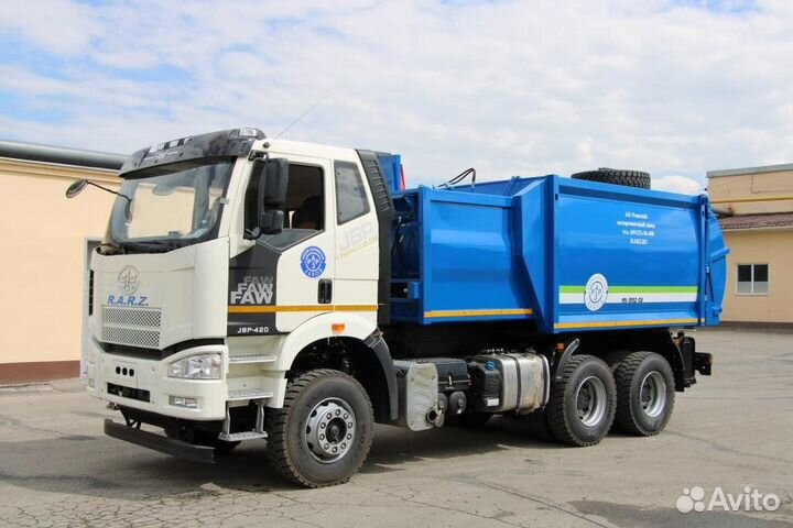 Мусоровоз на шасси FAW боковая загрузка