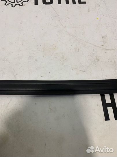 Уплотнитель кузова правый Toyota Rav4 A40 3ZR 2018