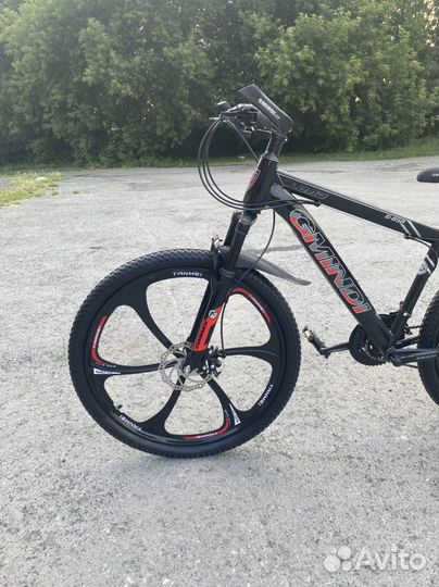 Велосипед на литых дисках 26 колеса