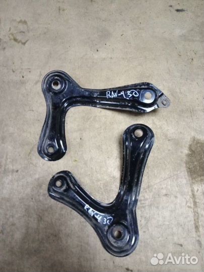 Кронштейн балки передний Toyota Rav4 30 2006-2012