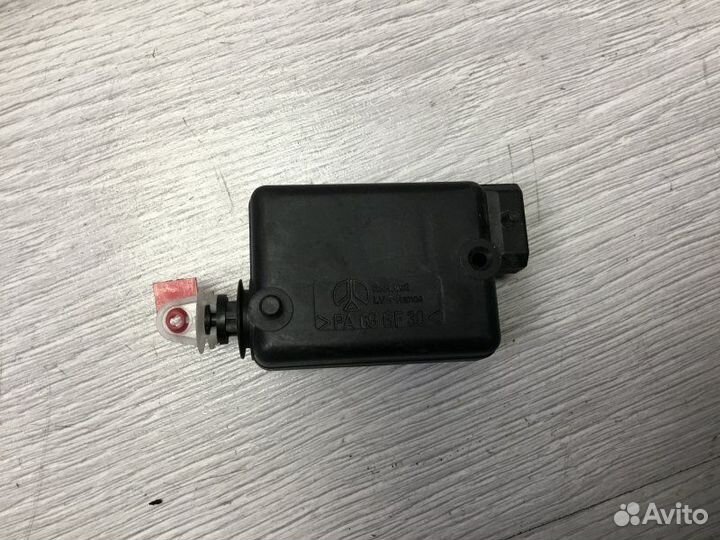 Моторчик открытия, закрытия крышки багажника