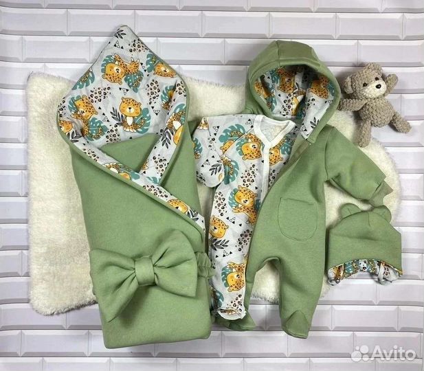 Комплект на выписку для мальчика новый