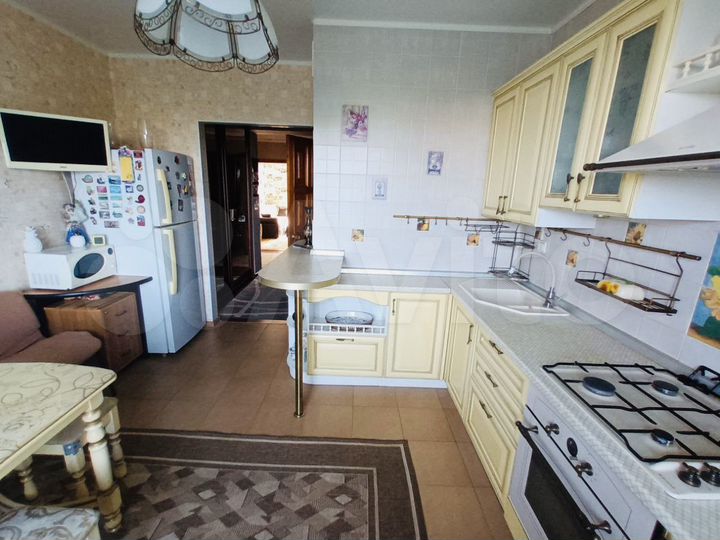 3-к. квартира, 90 м², 3/5 эт.