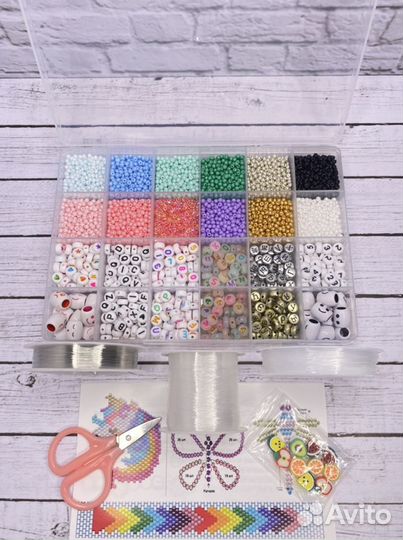 Набор бисера и аксессуаров для рукоделия