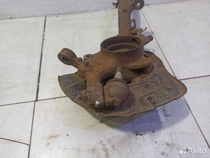 Кулак передний левый