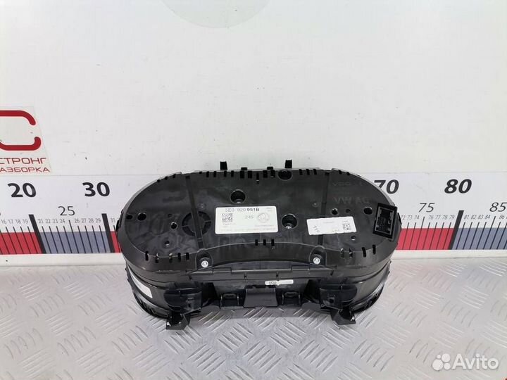 Панель приборов (щиток) Skoda 2015 5E0920951B