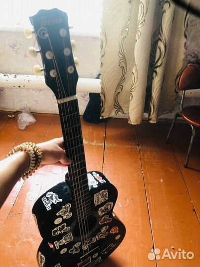 Акустическая гитара