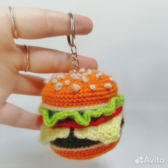 Вязаные брелки ручной работы