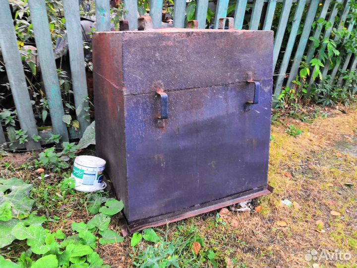 Мусорный бак металлический