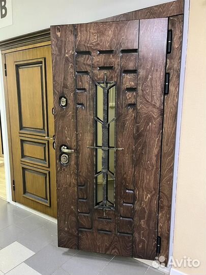 Дверь входная в частный дом