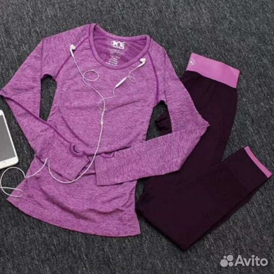 Женский спортивный костюм