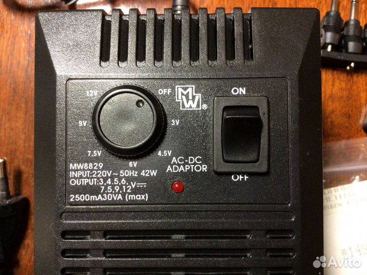 Блок питания универсальный 3-4,5-6-7,5-9-12V