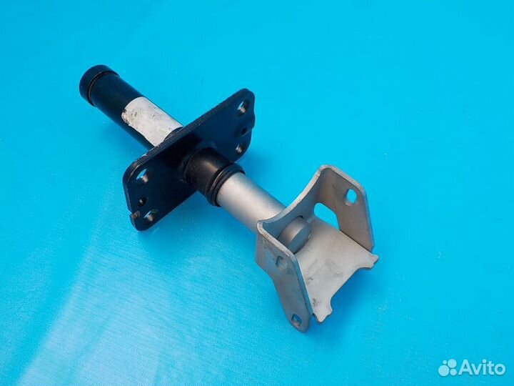 Кронштейн усилителя переднего бампера левый Audi A