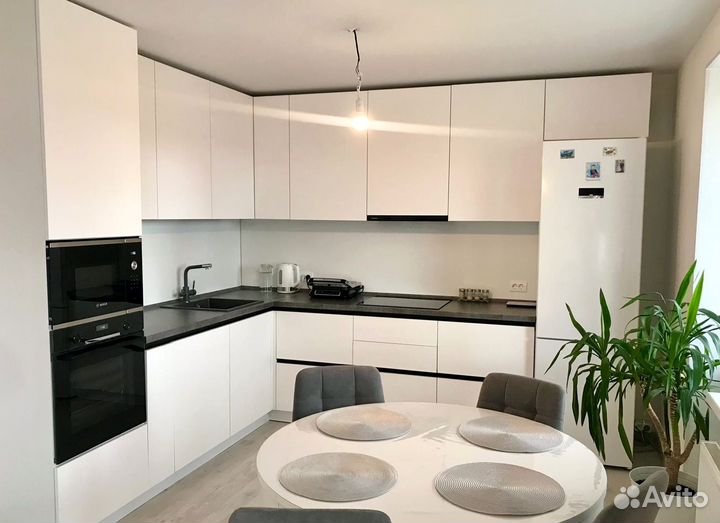 Кухня в потолок на заказ