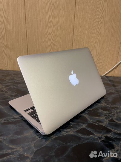 Apple macbook air 11 (2011)