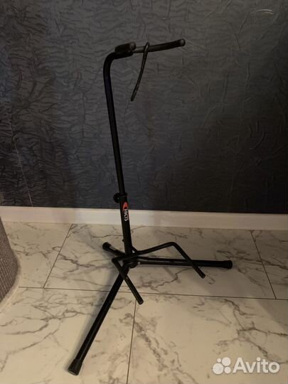 Стойка под гитару Facts