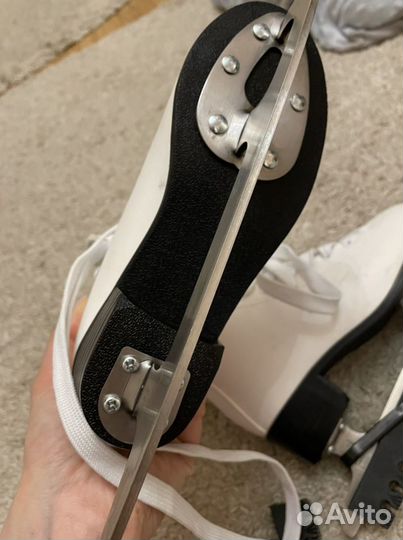 Коньки фигурные для девочки